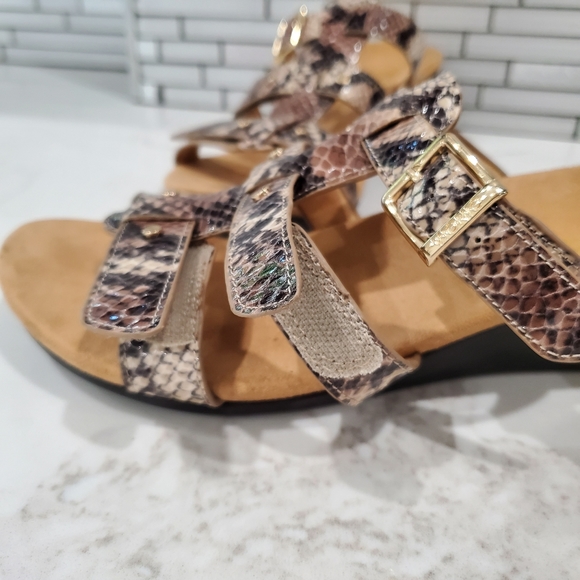 Vionic Orthotic Adjustable Triple Strap Slide - Picture 9 of 10